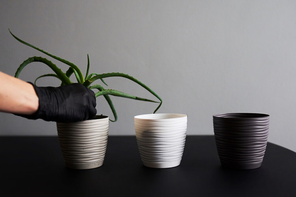 Materiały osłonek: ceramika, metal, wiklina i rattan